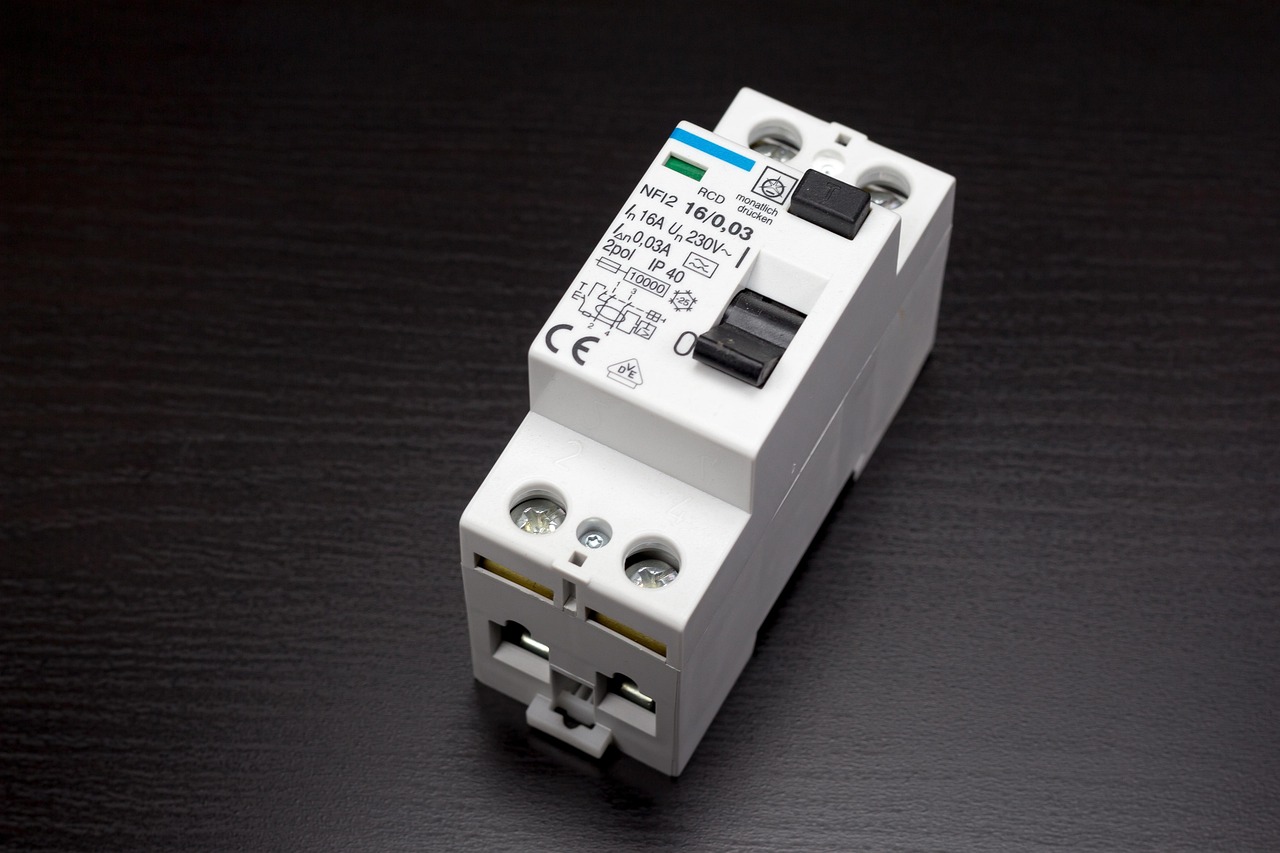 Residual-current safety switch on the workbench